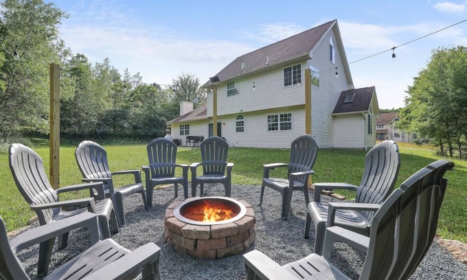 Tunkhannock Township Casa | Cozy Secluded 3BR Home Pocono Raceway - Game Room
