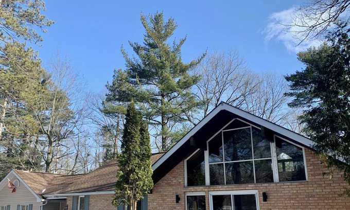 Lambton Shores Cabaña | Cozy secluded cottage near the Pinery