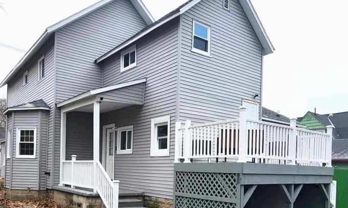 Charlevoix Apartamento | Cozy second floor unit in the heart of Downtown Charlevoix, 1BR / 1BA sleeps 4