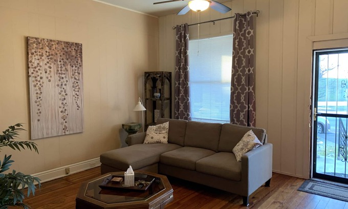 Germantown Casa | Cozy Shotgun house in Schnitzelburg! Close to Downtown hospitals