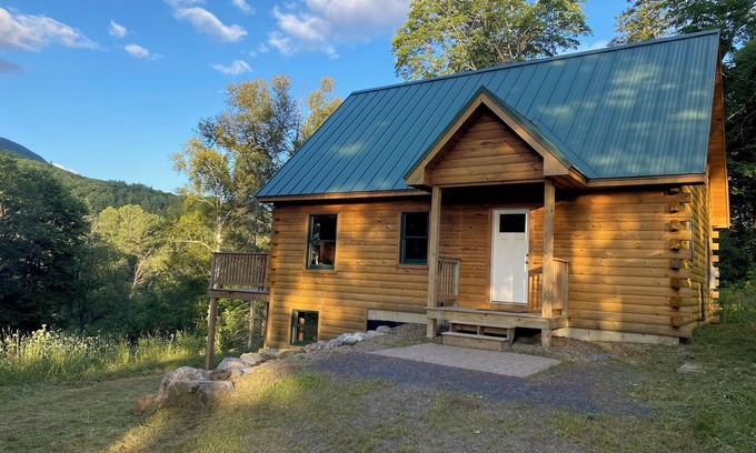 Stratton Cabina | Cozy Ski Cabin near Sugarloaf!
