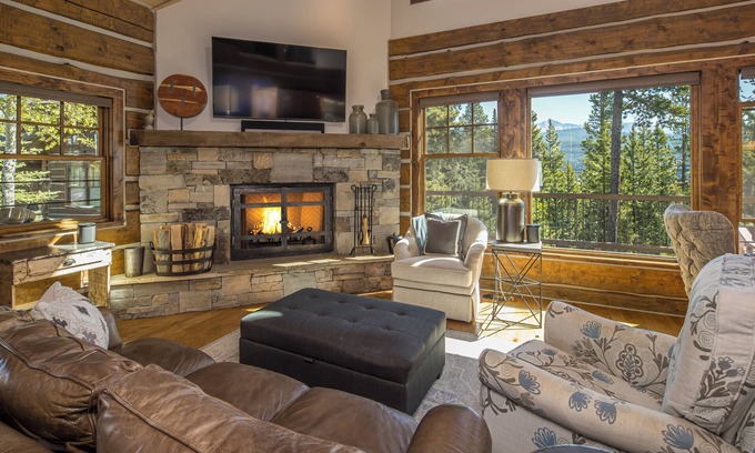Powder Ridge Cabina | Cozy Ski-In/Ski-Out Cabin: Private Deck, Grill, Hot Tub + Views!