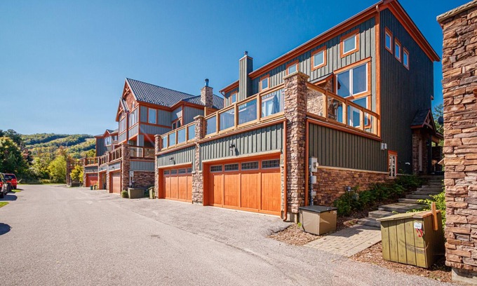 Craigleith Cabaña | ✨Cozy Ski Retreat Cottage at The Base of Blue Mountain✨