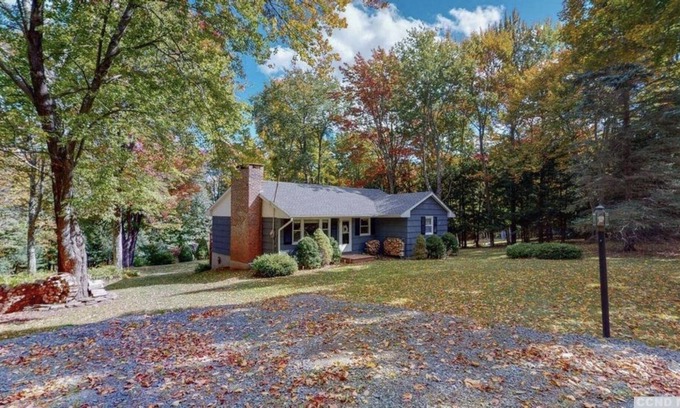 Jewett Casa | Cozy Ski retreat in the heart of the Catskills- w/ brand new fire pit! (Oct 21)