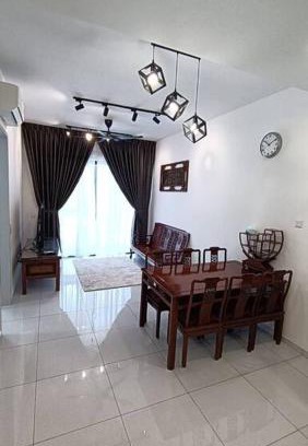 Bukit Indah Apartamento | Cozy Sky Trees 4 Guests, Balcony, Netflix and Big TV A08