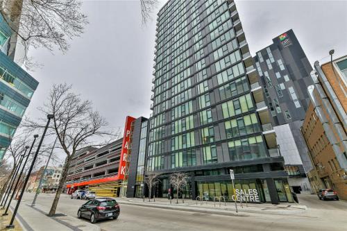 Downtown Winnipeg Apartamento | Cozy Skyline Condo in Downtown, across Canada Life Centre