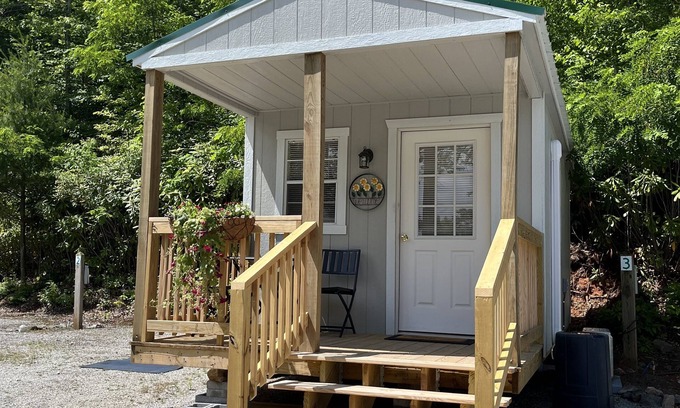 Lake Toxaway Cabina | Cozy Sleep Cabin located at Panther Ridge RV Park & Campground