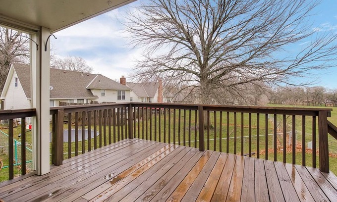 Raytown Casa | Cozy Sleeps 12 Updated 1800sqft home NO STAIRS