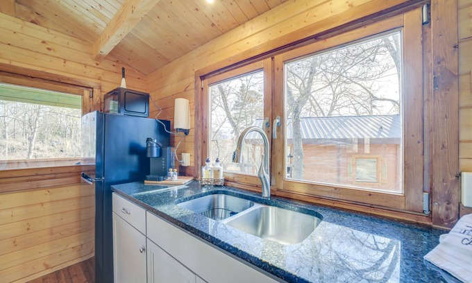 Waynesville Cabina | Cozy Smokies Tiny Home Cabin complete with a deck & mountain views.