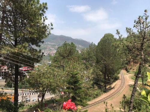 Deoghat Apartamento | Cozy Solan Apartment with Stunning Views