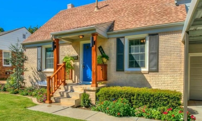 Central Oklahoma City Casa | Cozy Solar Urban Home central Okc (mins from State Fair Grounds and downtown)