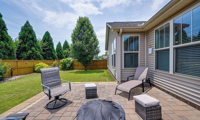 Greenville Casa | Cozy South Carolina Retreat w/ Patio & Fireplace!