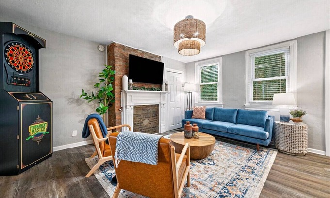 South Side Flats Condominio | Cozy Southside Pitt home w/ Pool Table +Yard