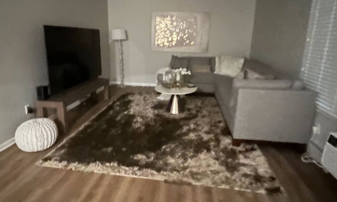 Birmingham Condominio | Cozy space near great food, shopping, well-being activities & entertainment!