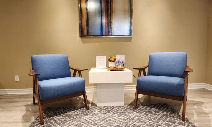 Churchill Meadows Casa | Cozy & Spacious 1 Bedroom Private Basement Apartment