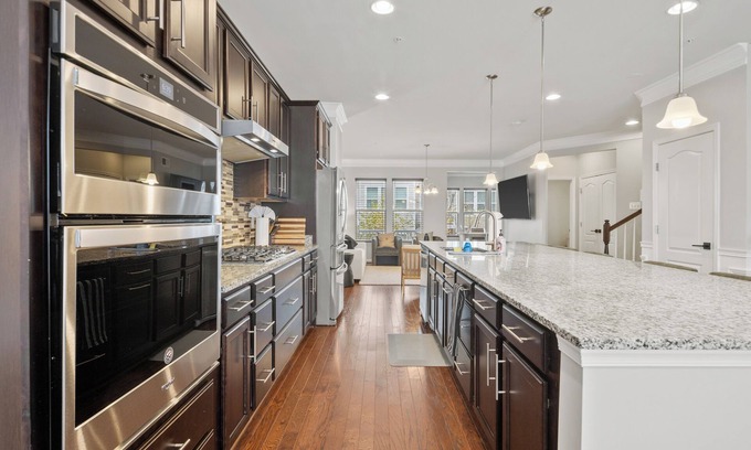 Hanover Casa | 3-Level Luxury Modern Townhome Minutes From BWI + Casino