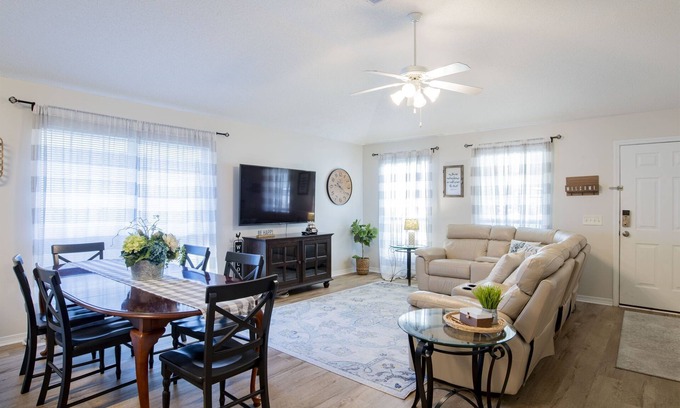 Northwest Pensacola Casa | Cozy & Spacious 4 bdrm Cottage in Pensacola
