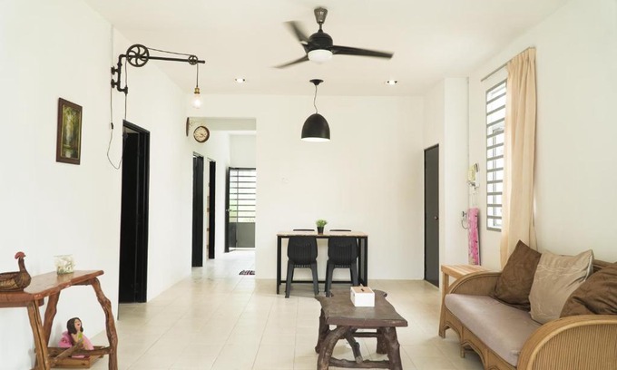 Gambang Casa | Cozy, Spacious, Air Cond UMP Gambang Homestay - The Pigeon Guest House