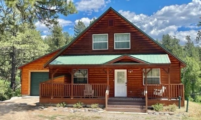 San Juan River Village Casa | Cozy, Spacious, Cabin with Sauna. Tesla Charger. AC. Close to Hot Springs and Wolf Creek Ski Area.