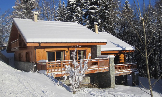 Les Allues Chalet De Esquí | Acogedor y espacioso chalet con sauna y chimenea
