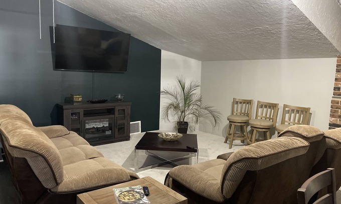 Little Italy Condominio | Cozy spacious condo in Little Italy - 5 min drive to Cleveland Clinic