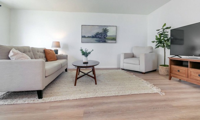 Verona Casa | Cozy, Spacious Downtown Verona 3 Bedroom Home
