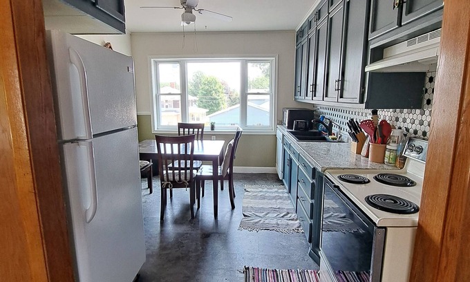 St. Charles Apartamento | Cozy/Spacious home near Whitewater State Park!