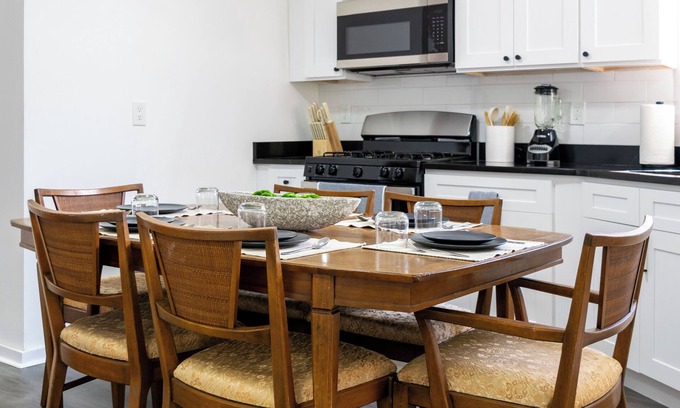 Communipaw Casa | Cozy & Spacious Home Near NYC, 5 mins from Train