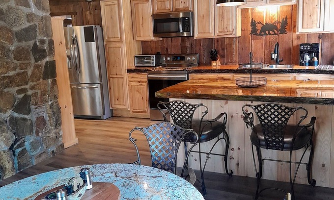 Lake George Cabina | Cozy & Spacious Lake George "Lazy Bear Lodge II"