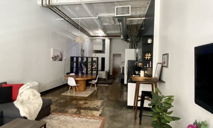 Historic Core Apartamento | Cozy Spacious Loft in DTLA nearby shops & highly rated restaurants