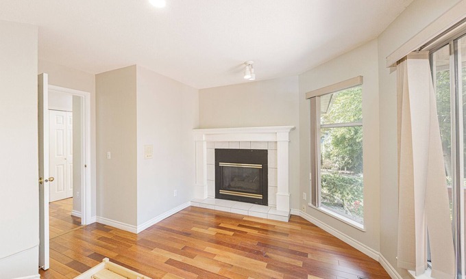 Queensborough Casa | Cozy Spacious Richmond Cabinet with Big private Vineyard
