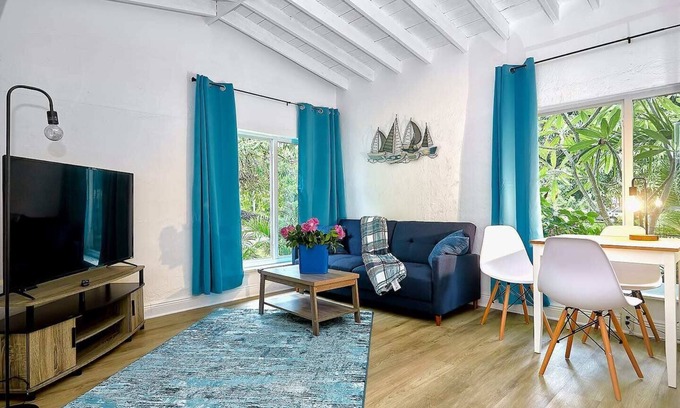 Poinsettia Heights Casa | Cozy spacious Studio With Private small Backyard. Pet Friendly