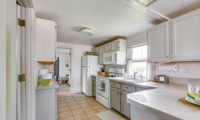 Tower Grove South Casa | Cozy St Louis Home w/ Fire Pit: Near Downtown!