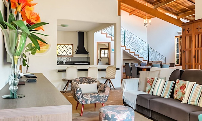Feiticeira Casa | Cozy stained glass house close to the beach