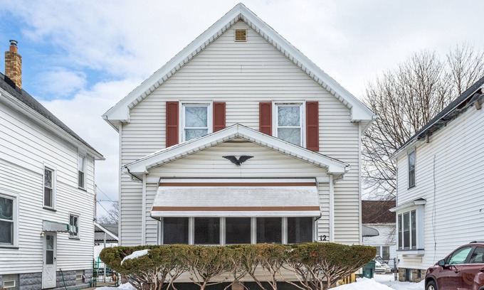 Rochester Casa | Cozy Stay at 3 bedroom 2 Bathrooms House