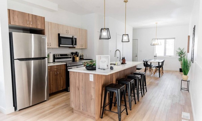 Winnipeg Casa | Cozy Stay Near Airport|Bright, Clean and Peaceful!