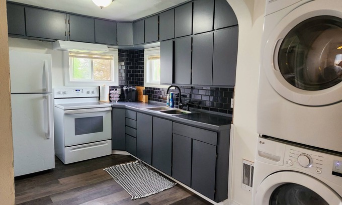Dickinson Condominio | Cozy stay near Dickinson State University