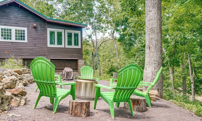 Cook Station Casa | Cozy Steelville Retreat: River + Trail Access!