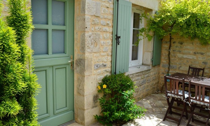 Coulonges Cabaña | Casa rural con jardín privado, cerca de Charente, equipada para 4-6 personas, ideal para familias.