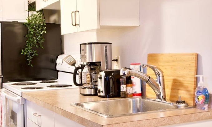 Moose Jaw Apartamento | Cozy Studio, 4k Smart TV, Parking, Downtown, WiFi