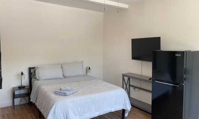 Ybor City Apartamento | Cozy Studio Apartment in Tampa with Parking