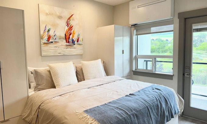 Vernon Condominio | Cozy studio apartment seconds to Okanagan Lake!