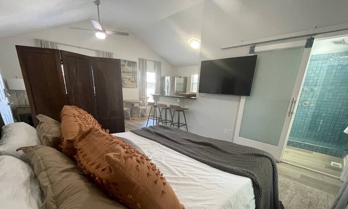 East Pensacola Heights Apartamento | Cozy Studio Apartment with Bayou Views