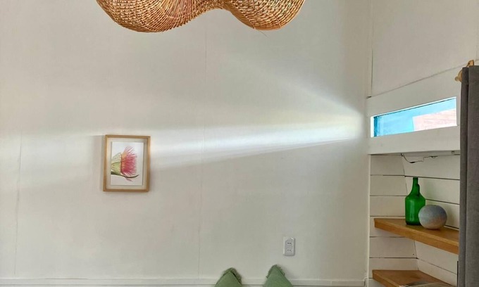 La Pedrera Apartamento | Cozy studio BRISA in La Pedrera with AC, WiFi, front deck on a garden