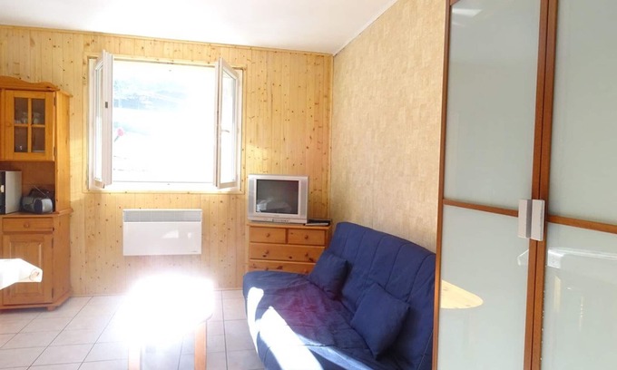 Arette Apartamento | Estudio acogedor para 4 personas con cocina equipada y parking gratuito