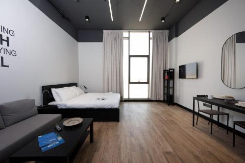 Duqm Apartamento | Cozy Studio for work Studio by Spacey Duqm 91