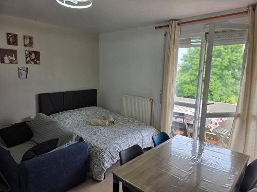 Cosne-Cours-sur-Loire Apartamento | Cozy studio, 5 min from Cosne train station, 3rd floor