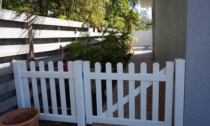 Arlington Park Apartamento | Cozy studio in charming Sarasota with WiFi, AC