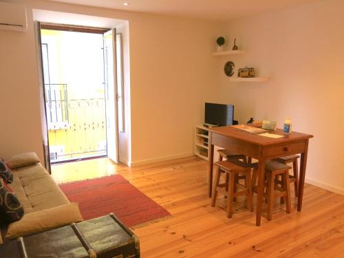 Sao Cristovao e Sao Lourenco Apartamento | Cozy Studio in Mouraria with AC