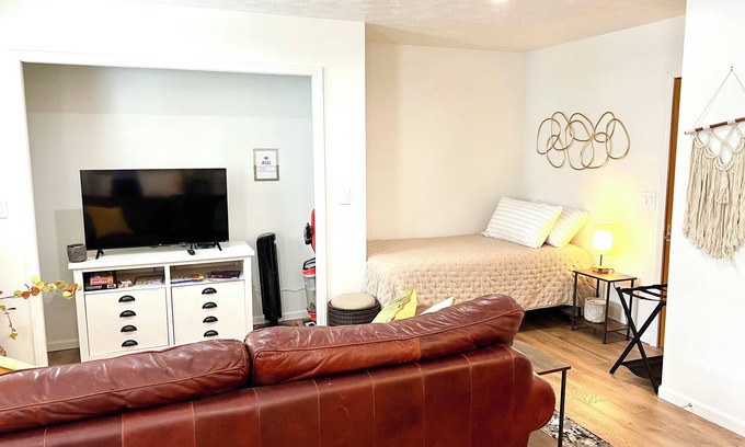 Norton Shores Apartamento | Cozy Studio in Norton Shores, walking distance to Maranatha and to Lake Michigan